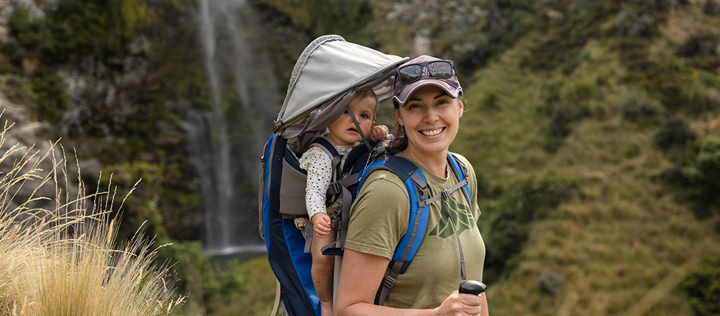 mum and daughter on a multi-day hiking tour in the Mackenzie Basin