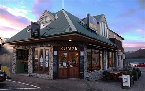 street front image of run76 bar and grill lake tekapo